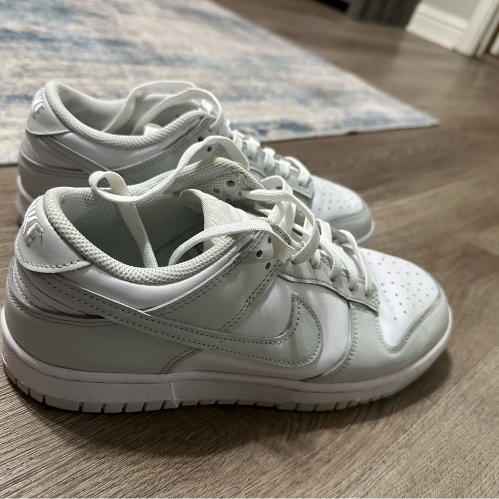 Nike Low-Top White Sneakers - Picture 4 of 5